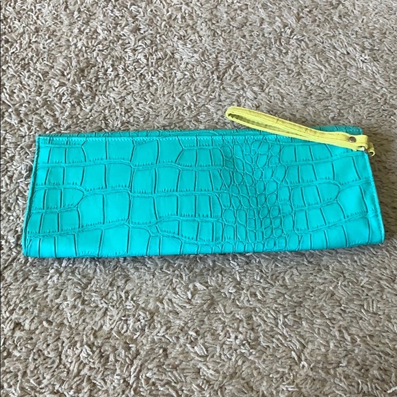 Cute clutch/wristlet - Picture 3 of 3